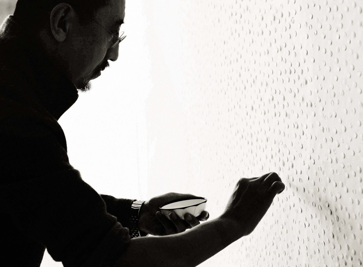 Zhang Yu making a Fingerprints work in Beijing, 2007. Photo courtesy of the artist.